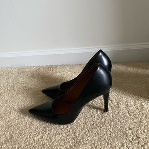 Black Pumps